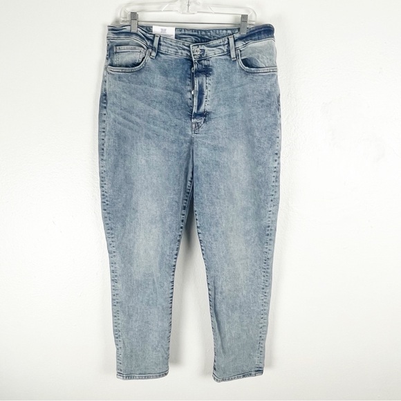 H&M Denim - H & M Light Wash High Waist Hidden Button Fly Mom Jeans, Size 16